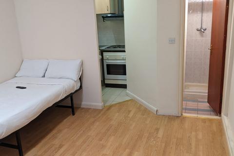 2 bedroom flat to rent, Longbridge rd, London IG11