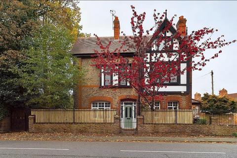 3 bedroom end of terrace house to rent, Knutsford Road, Warrington