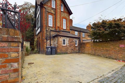 3 bedroom end of terrace house to rent, Knutsford Road, Warrington