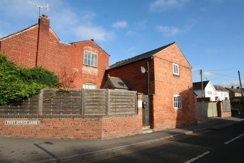 2 bedroom bungalow to rent, Post Office Lane, Kempsey.