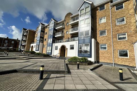 1 bedroom flat for sale, Admiral Gardens, Cowes