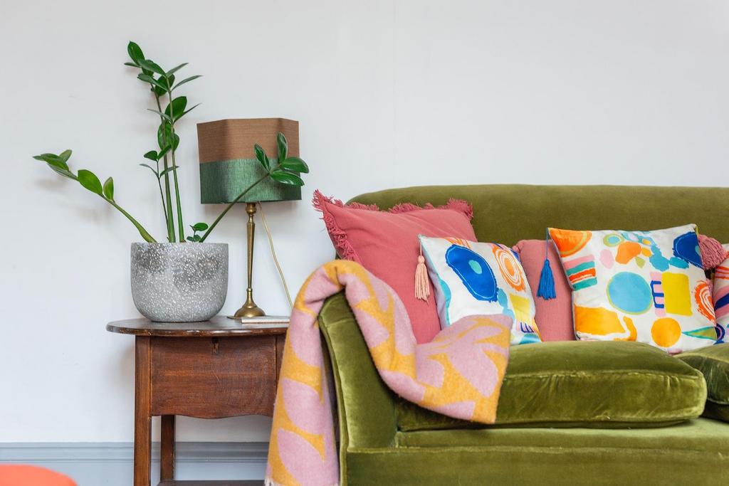 1 H3 RSS - Living Room A.jpg