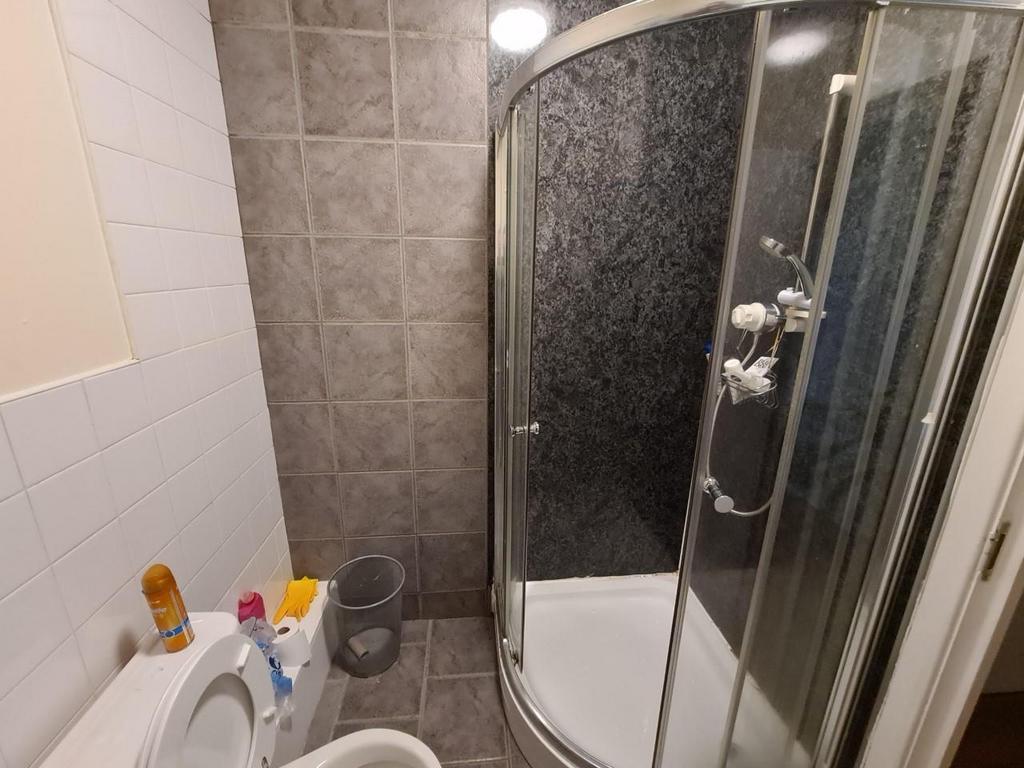 Bathroom1.jpg