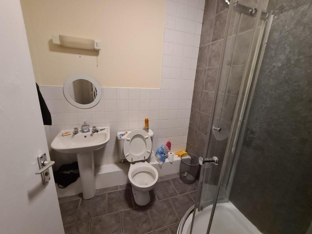 Bathroom 2.jpg