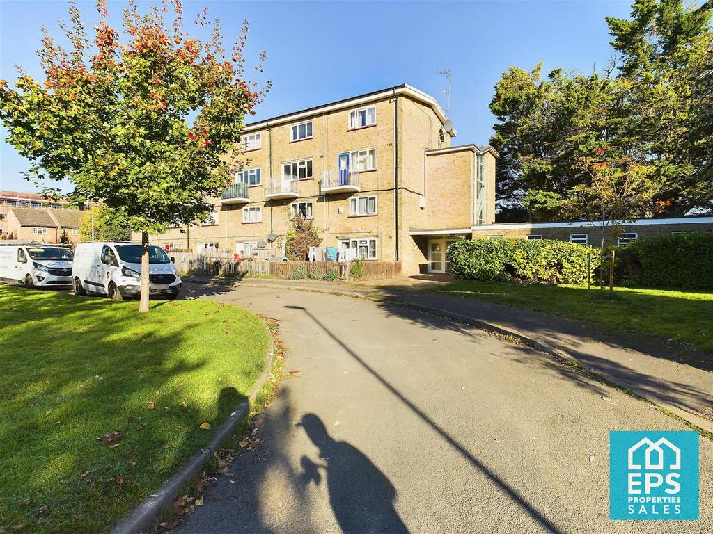 Brackley Close, Cambridge 2 bed apartment for sale £240,000