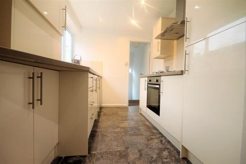 5 bedroom flat to rent, Hotspur Street, Heaton