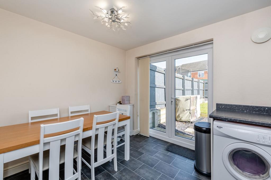 Kitchen/ dining room