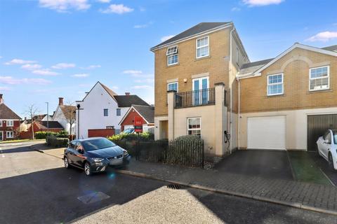 4 bedroom link detached house for sale, Grantham Avenue, Great Notley, Braintree