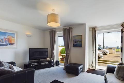 2 bedroom apartment to rent, Marine Drive, Paignton