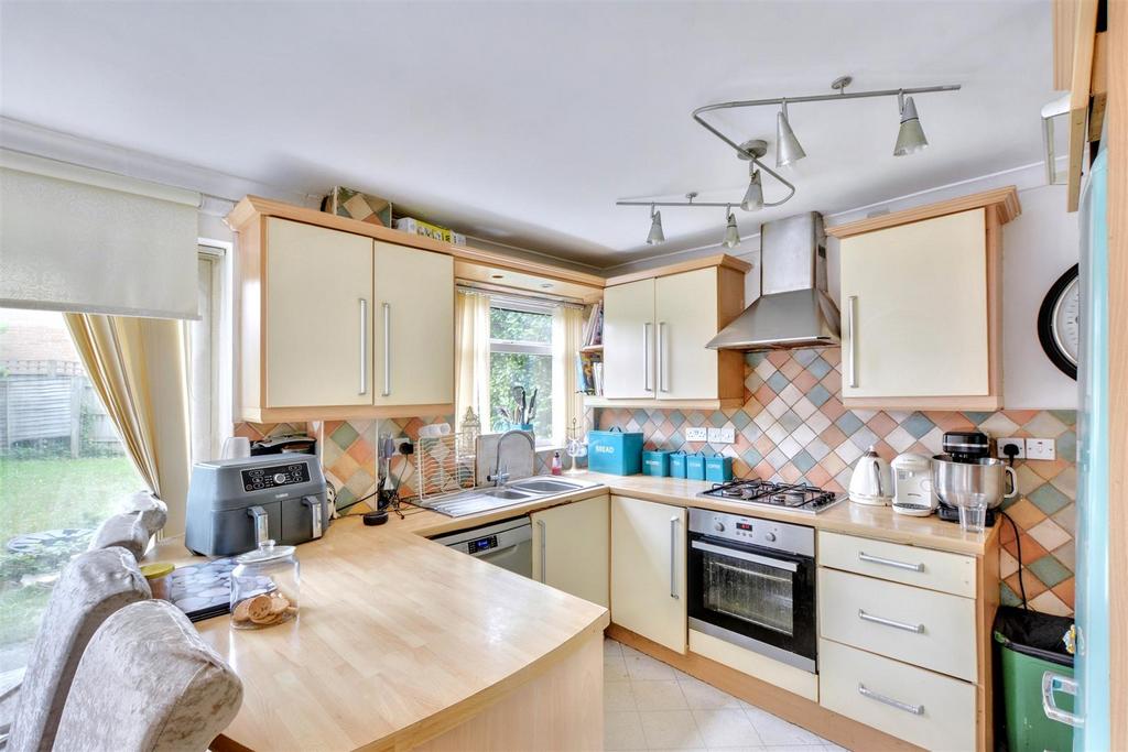 Kitchen 2.jpeg