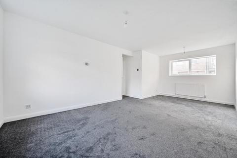 2 bedroom flat for sale, Aylesbury,  Buckinghamshire,  HP19