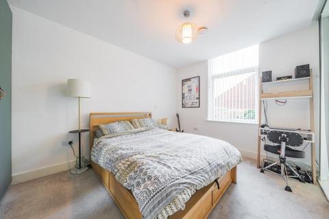 1 bedroom flat for sale, Colmore House,  Isleworth,  TW7