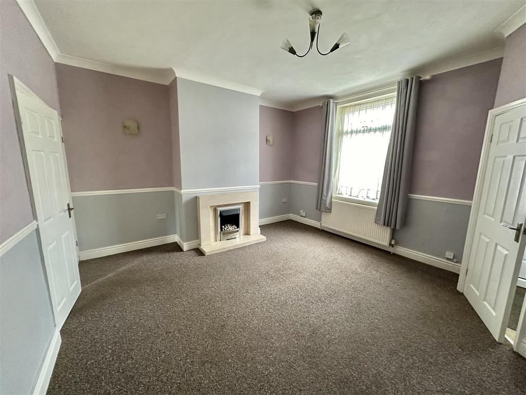 Bramleys Estate Agents - Mortimer Avenue (10).jpeg