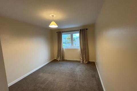 3 bedroom flat to rent, Oakbank Road, Perth PH1