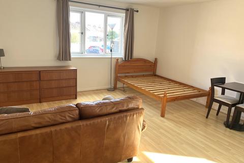 Studio to rent, Forton Road, Gosport PO12