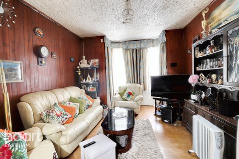 3 bedroom end of terrace house for sale, Ruskin Avenue, London