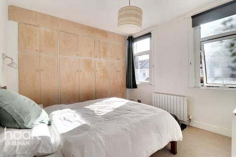 3 bedroom end of terrace house for sale, Ruskin Avenue, London