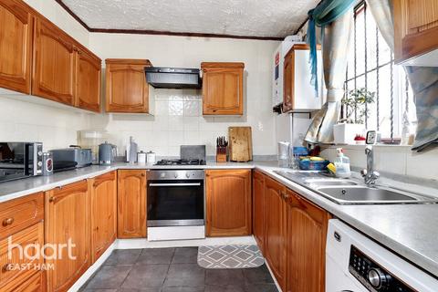 3 bedroom end of terrace house for sale, Ruskin Avenue, London