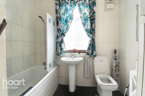 3 bedroom end of terrace house for sale, Ruskin Avenue, London