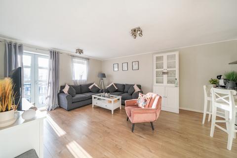 1 bedroom apartment for sale, Hazeleigh House, Romford RM1