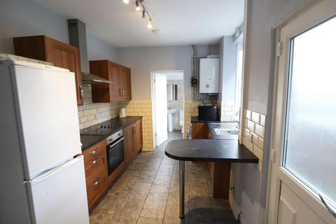 4 bedroom terraced house to rent, King Street, Cross Heath, Newcastle-under-Lyme, ST5