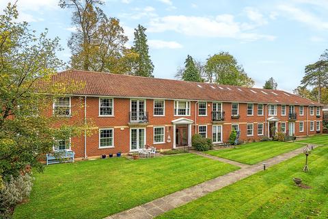 Cobbetts Hill, Weybridge, KT13