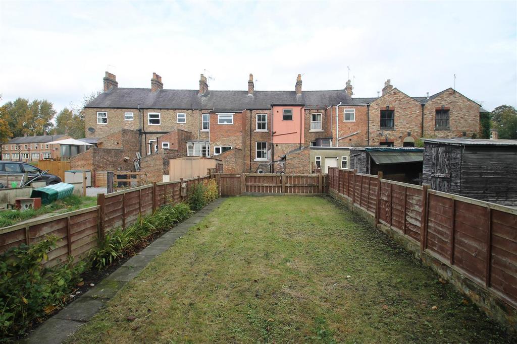 Princess Road, Ripon HG4 3 bed terraced house for sale £189,950
