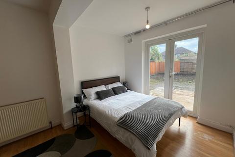 1 bedroom terraced house to rent, Hydethorpe Avenue, London, N9