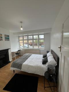 1 bedroom terraced house to rent, Hydethorpe Avenue, London, N9