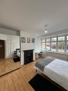 1 bedroom terraced house to rent, Hydethorpe Avenue, London, N9