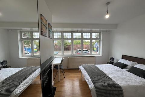 1 bedroom terraced house to rent, Hydethorpe Avenue, London, N9