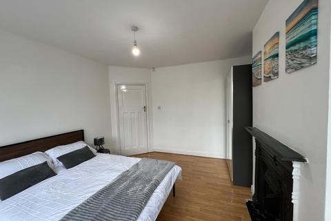 1 bedroom terraced house to rent, Hydethorpe Avenue, London, N9