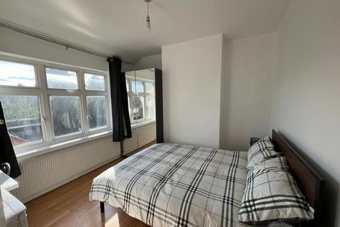 1 bedroom terraced house to rent, Hydethorpe Avenue, London, N9