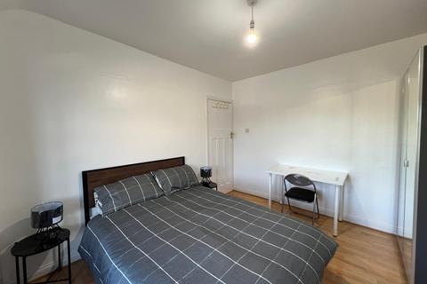 1 bedroom terraced house to rent, Hydethorpe Avenue, London, N9