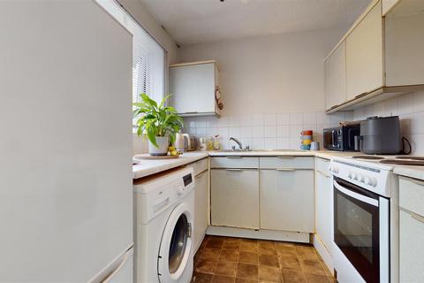 1 bedroom maisonette for sale, Lynmouth Crescent, Furzton, Milton Keynes