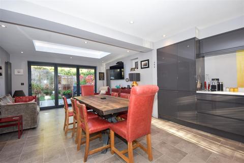 3 bedroom detached house for sale, Elgin Gardens, Stratford-Upon-Avon