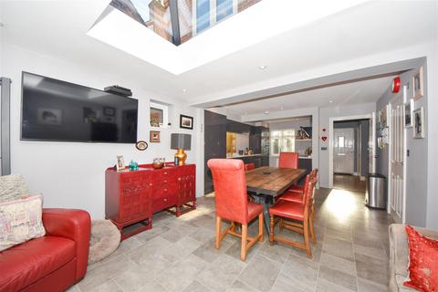 3 bedroom detached house for sale, Elgin Gardens, Stratford-Upon-Avon