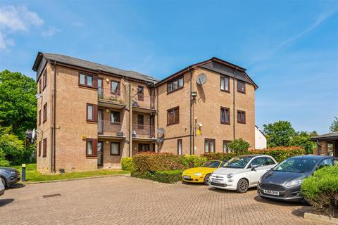 2 bedroom apartment to rent, Cedar Close, Buckhurst Hill