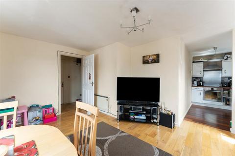 2 bedroom apartment to rent, Cedar Close, Buckhurst Hill