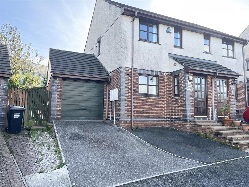 Elm Drive, St. Columb TR9 2 bed property to rent £995 pcm (£230 pw)