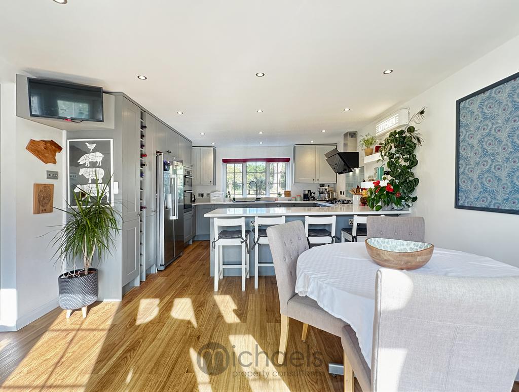 Kitchen/Dining Area