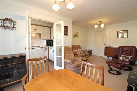 2 bedroom retirement property for sale, Montgomery Court, Coventry Road, Warwick