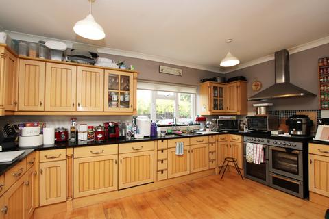 4 bedroom detached house for sale, New Road, Geddington NN14