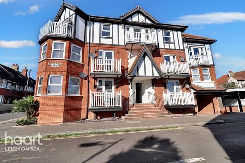 2 bedroom flat for sale, Uplands Road, Leigh-On-Sea