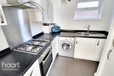 2 bedroom flat for sale, Uplands Road, Leigh-On-Sea