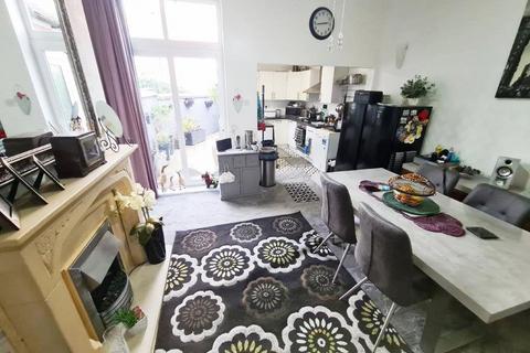 2 bedroom terraced house for sale, Mossley Road, Ashton under Lyne