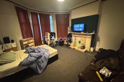 10 bedroom house to rent, Regent Park Avenue, Leeds LS6
