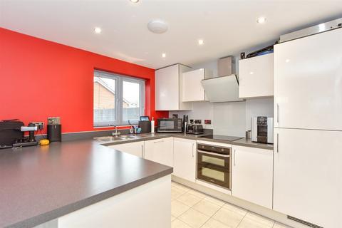 23 Constable Gardens, Littlehampton, BN17 7FX