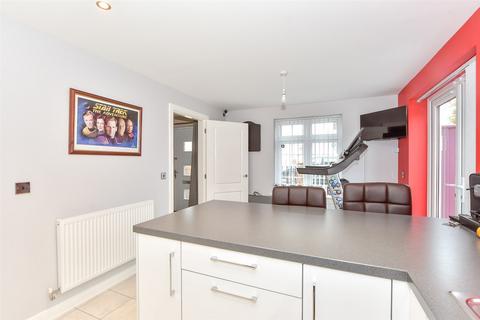23 Constable Gardens, Littlehampton, BN17 7FX