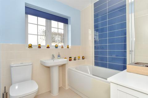 23 Constable Gardens, Littlehampton, BN17 7FX